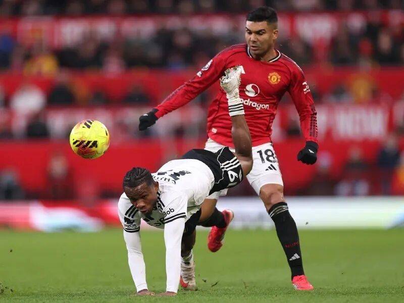 10场逆袭！卡里克“转正”稳了？曼联这波操作赚翻了